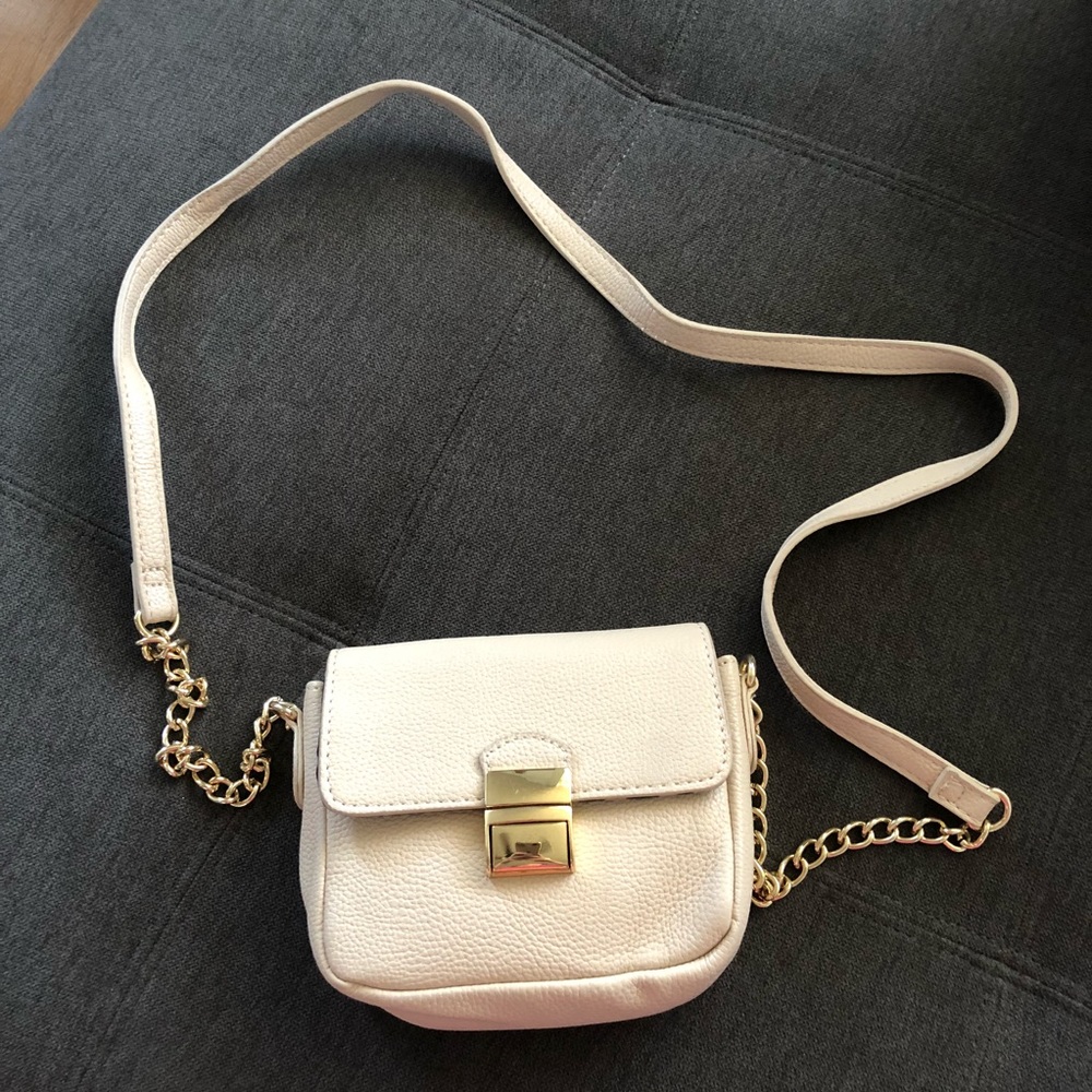 Small crossbody bag w/ gold front buckle lock